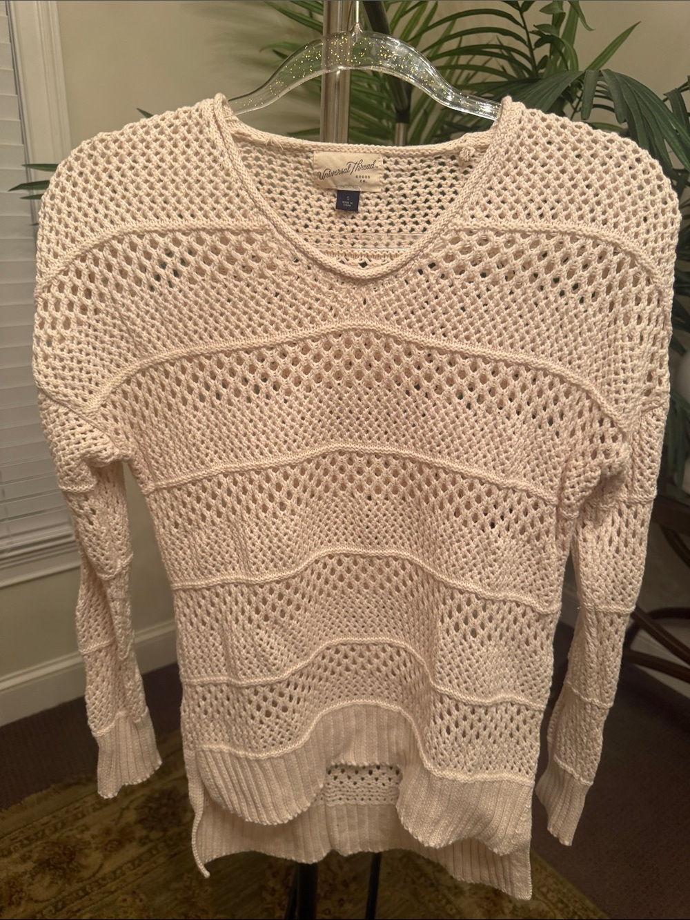 Universal Thread Beige Open-Weave V-Neck Pullover